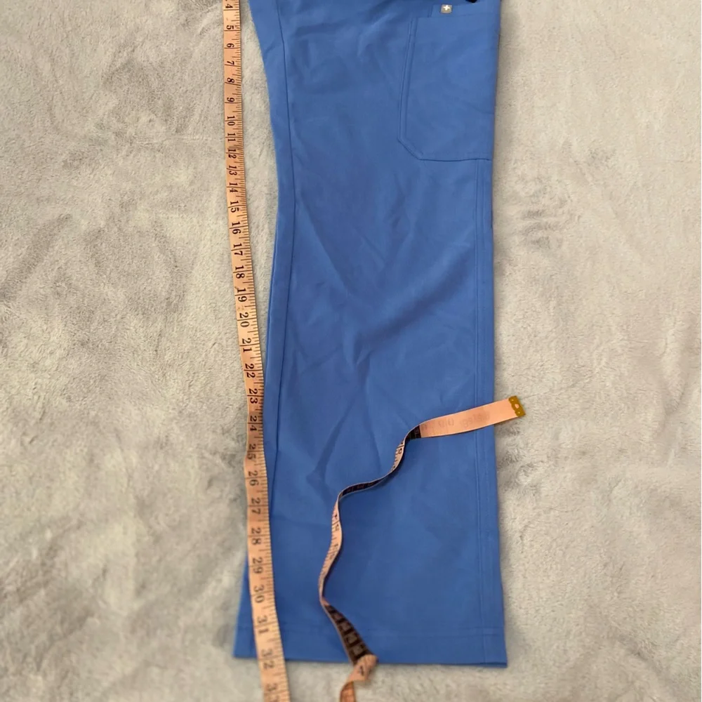 Figs men’s Cairo light blue cargo NWT scrub pants